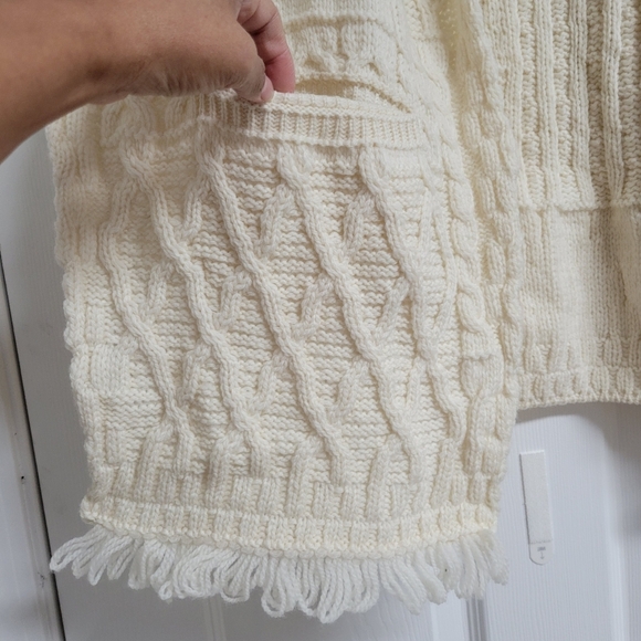 CONEMARA KNITWEAR MERINO WOOL Shawl . - Picture 4 of 9